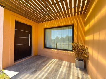 Moderna Casa Quinta en Valle Sereno. NUEVO VALOR!