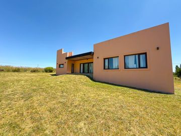 Moderna Casa Quinta en Valle Sereno. NUEVO VALOR!