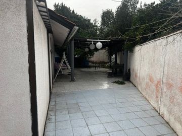 A DOS CUADRAS DEL METRO LOS DOMINICOS