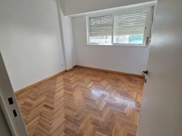 Departamento 5 ambientes con balcón en alquiler en Ramos Mejía