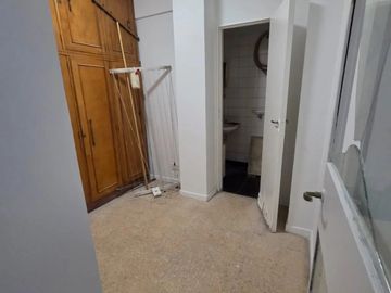 Departamento 5 ambientes con balcón en alquiler en Ramos Mejía