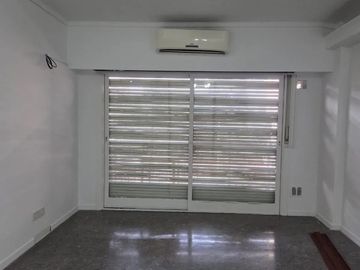 Departamento 5 ambientes con balcón en alquiler en Ramos Mejía