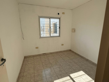 Dúplex en venta c/ cochera. Avenida Italia 1347.