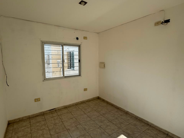 Dúplex en venta c/ cochera. Avenida Italia 1347.