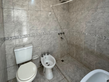 Dúplex en venta c/ cochera. Avenida Italia 1347.