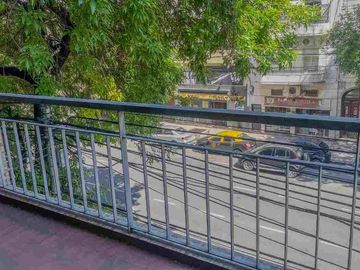 VENTA OFICINAS 2 PISOS 8 COCHERAS DEPÓSITO ALMAGRO