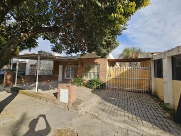 VENTA CASA 2 DORM MAS DEPTO 1 DORMI JORGE NEWBERY