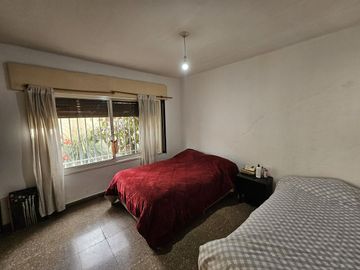 VENTA CASA 2 DORM MAS DEPTO 1 DORMI JORGE NEWBERY