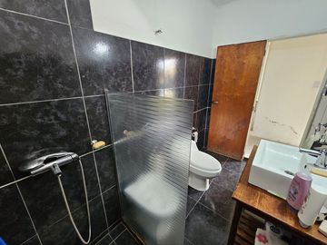 VENTA CASA 2 DORM MAS DEPTO 1 DORMI JORGE NEWBERY