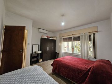 VENTA CASA 2 DORM MAS DEPTO 1 DORMI JORGE NEWBERY
