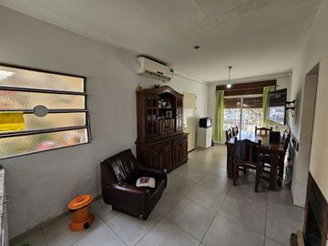 VENTA CASA 2 DORM MAS DEPTO 1 DORMI JORGE NEWBERY