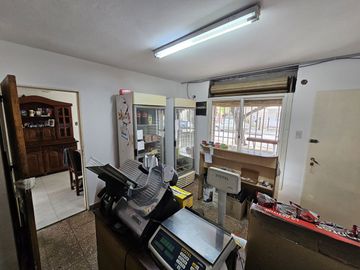 VENTA CASA 2 DORM MAS DEPTO 1 DORMI JORGE NEWBERY