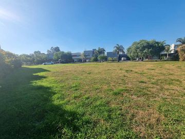 VENTA UNICO LOTE 811 M HARAS MARIA VICTORIA MORENO