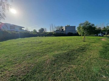 VENTA UNICO LOTE 811 M HARAS MARIA VICTORIA MORENO