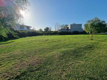VENTA UNICO LOTE 811 M HARAS MARIA VICTORIA MORENO