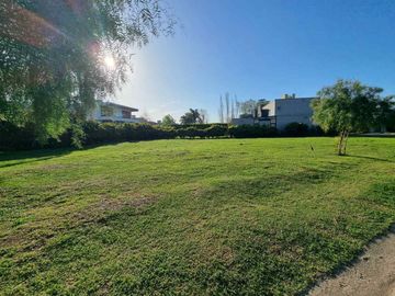 VENTA UNICO LOTE 811 M HARAS MARIA VICTORIA MORENO