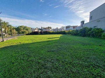 VENTA UNICO LOTE 811 M HARAS MARIA VICTORIA MORENO