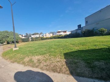 VENTA UNICO LOTE 811 M HARAS MARIA VICTORIA MORENO