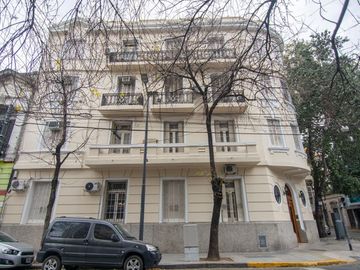 Venta departamento 4 ambientes Monserrat c balcon