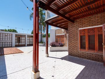 VENTA CASA 3 DORMITORIOS BARRIO ROQUE SAENZ PEÑA.