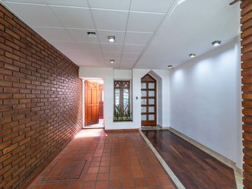 VENTA CASA 3 DORMITORIOS BARRIO ROQUE SAENZ PEÑA.