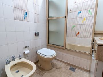 VENTA CASA 3 DORMITORIOS BARRIO ROQUE SAENZ PEÑA.