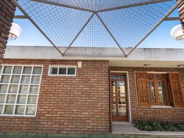 VENTA CASA 3 DORMITORIOS BARRIO ROQUE SAENZ PEÑA.