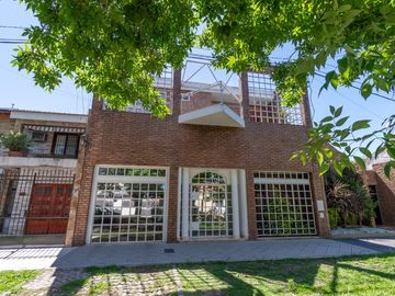 VENTA CASA 3 DORMITORIOS BARRIO ROQUE SAENZ PEÑA.