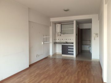 VENTA MONOAMBIENTE BALCÓN COCHERAS  BUENA RENTA!!