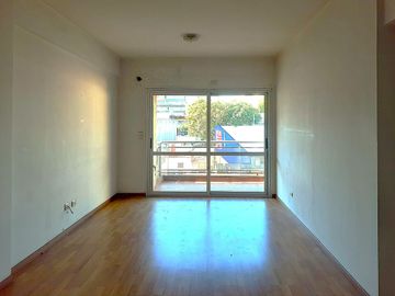 VENTA MONOAMBIENTE BALCÓN COCHERAS  BUENA RENTA!!
