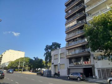 VENTA MONOAMBIENTE BALCÓN COCHERAS  BUENA RENTA!!
