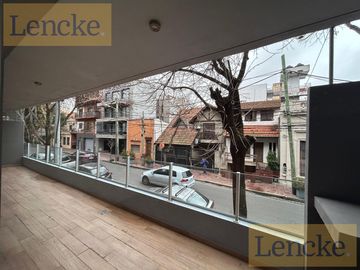 Departamento en venta, Edificio Terrazas de Victoria, 3 ambientes con balcón y parrilla, cochera