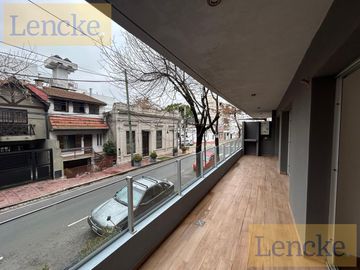 Departamento en venta, Edificio Terrazas de Victoria, 3 ambientes con balcón y parrilla, cochera