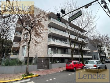 Departamento en venta, Edificio Terrazas de Victoria, 3 ambientes con balcón y parrilla, cochera