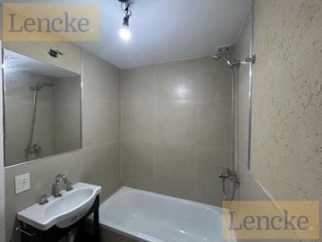 Departamento en venta, Edificio Terrazas de Victoria, 3 ambientes con balcón y parrilla, cochera