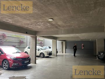 Departamento en venta, Edificio Terrazas de Victoria, 3 ambientes con balcón y parrilla, cochera