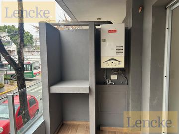 Departamento en venta, Edificio Terrazas de Victoria, 3 ambientes con balcón y parrilla, cochera
