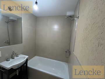 Departamento en venta, Edificio Terrazas de Victoria, 3 ambientes con balcón y parrilla, cochera