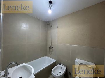 Departamento en venta, Edificio Terrazas de Victoria, 3 ambientes con balcón y parrilla, cochera