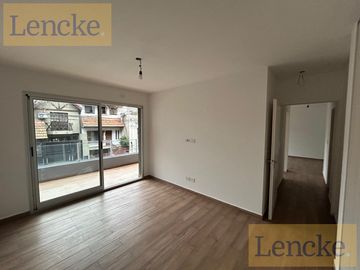 Departamento en venta, Edificio Terrazas de Victoria, 3 ambientes con balcón y parrilla, cochera