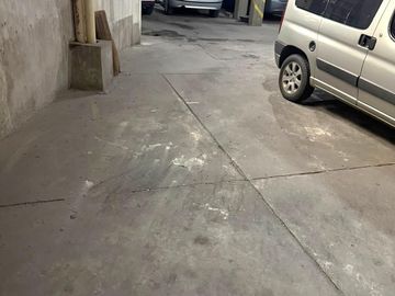 LACARRA 79: COCHERA FIJA CUBIERTA