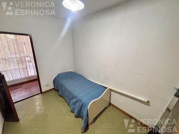 Casa de tres ambientes en venta, en Moron Sur