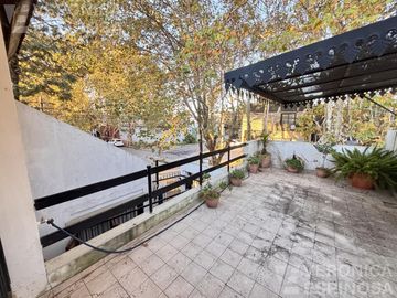 Casa de tres ambientes en venta, en Moron Sur