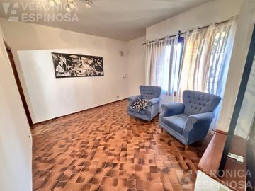 Casa de tres ambientes en venta, en Moron Sur