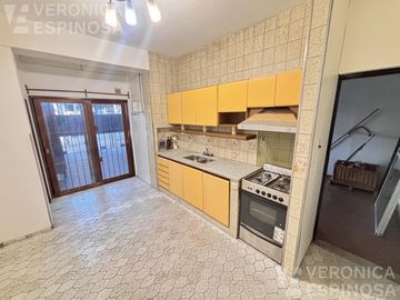 Casa de tres ambientes en venta, en Moron Sur