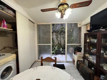 Departamento 3 ambientes PB. con dependencia! Caballito.
