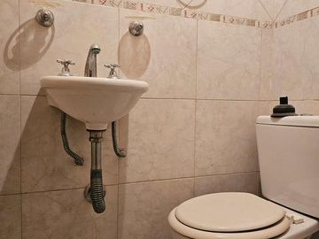 Departamento 3 ambientes PB. con dependencia! Caballito.
