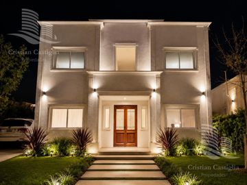 Casa en Barrio Pilar del Este