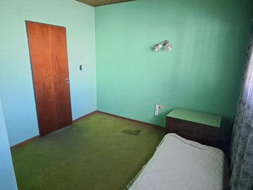 3 dormitorios   escritorio   jarin y cocheras - En Venta