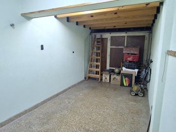 3 dormitorios   escritorio   jarin y cocheras - En Venta